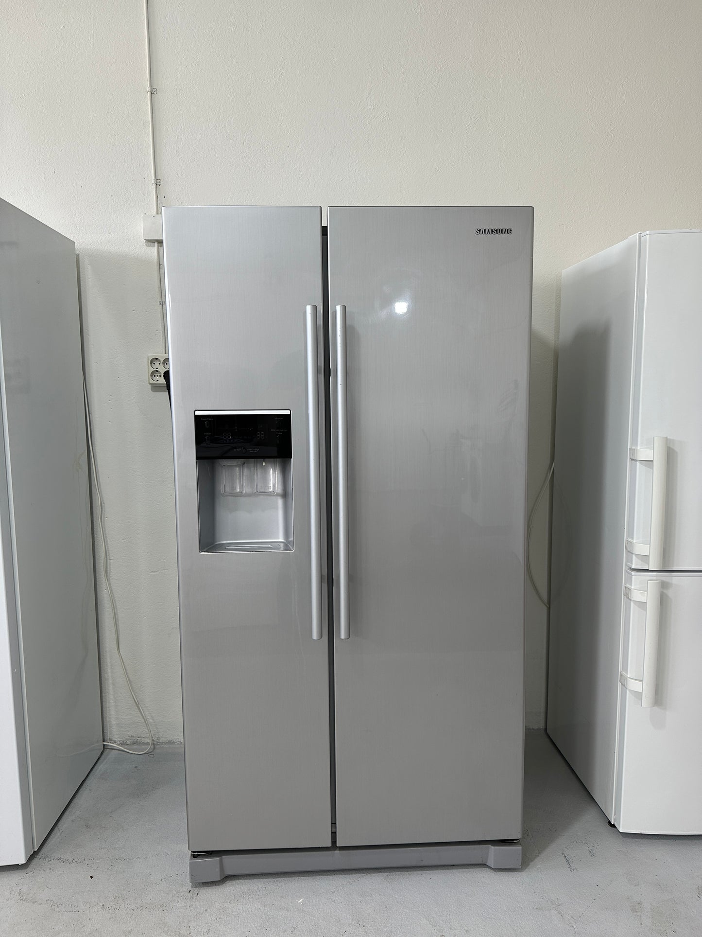 đ§ SĂ€ljes: Samsung RSA1UHPE Side-by-Side Kyl/Frys