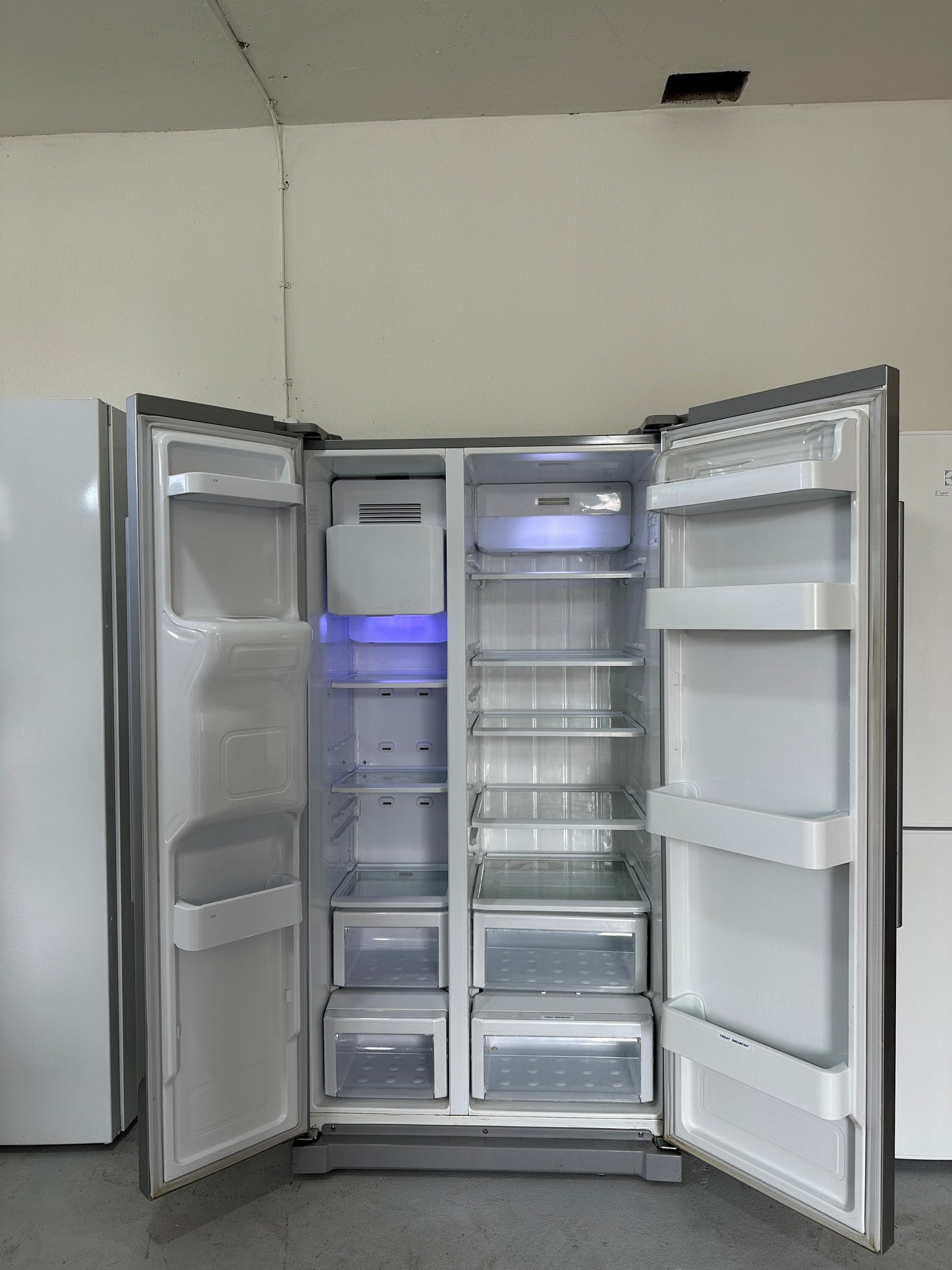 đ§ SĂ€ljes: Samsung RSA1UHPE Side-by-Side Kyl/Frys