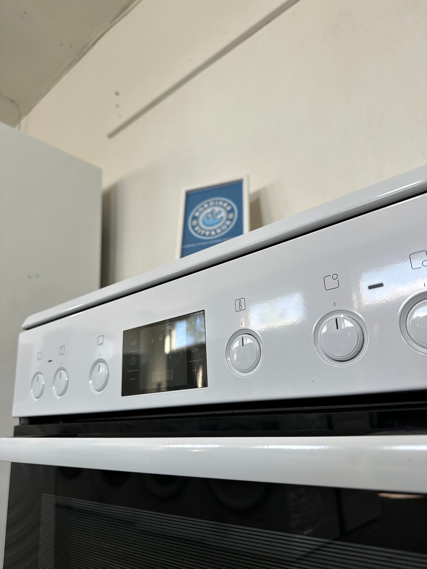 Spis HCA764220V/02 đ„ â Effektiv och rymlig glaskeramikspis med varmluft