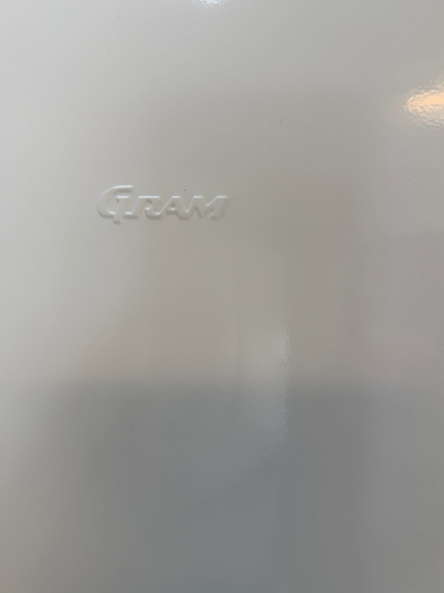 Gram KF 411864 N/1 – Rymlig kyl/frys i stilren vit design