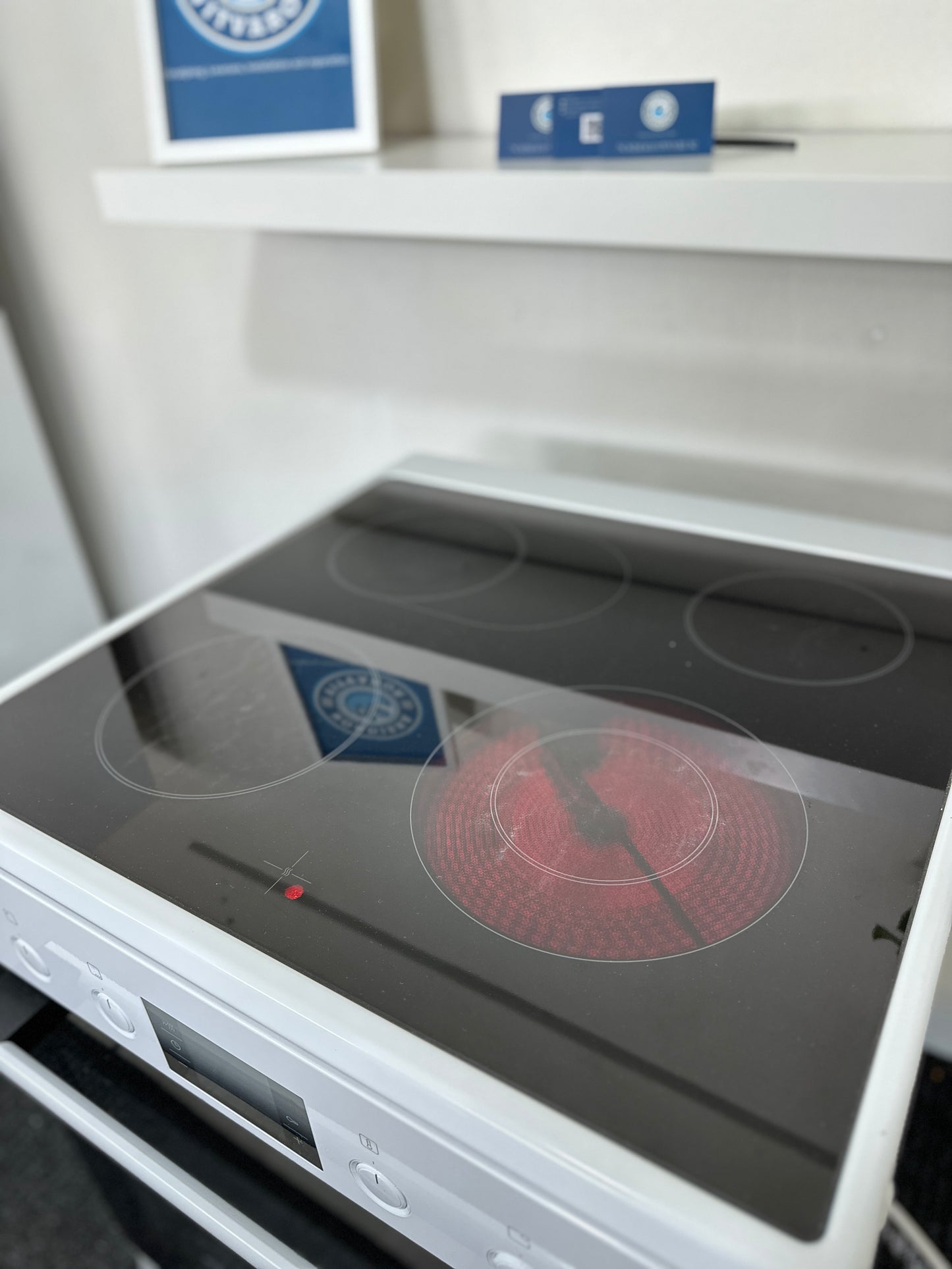 Spis HCA764220V/02 🔥 – Effektiv och rymlig glaskeramikspis med varmluft