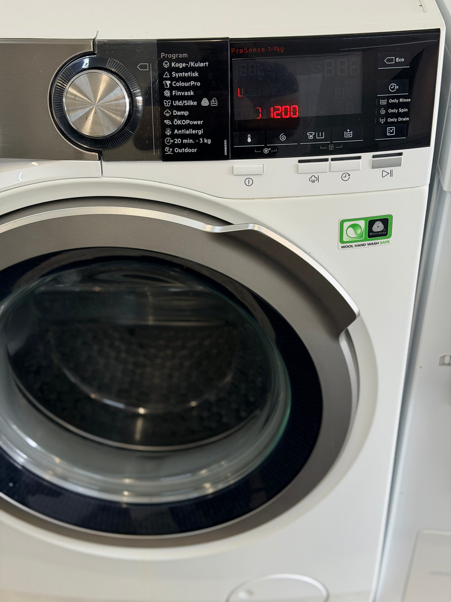 AEG 9000-serien tvättmaskin – Modell: L9FEP967C