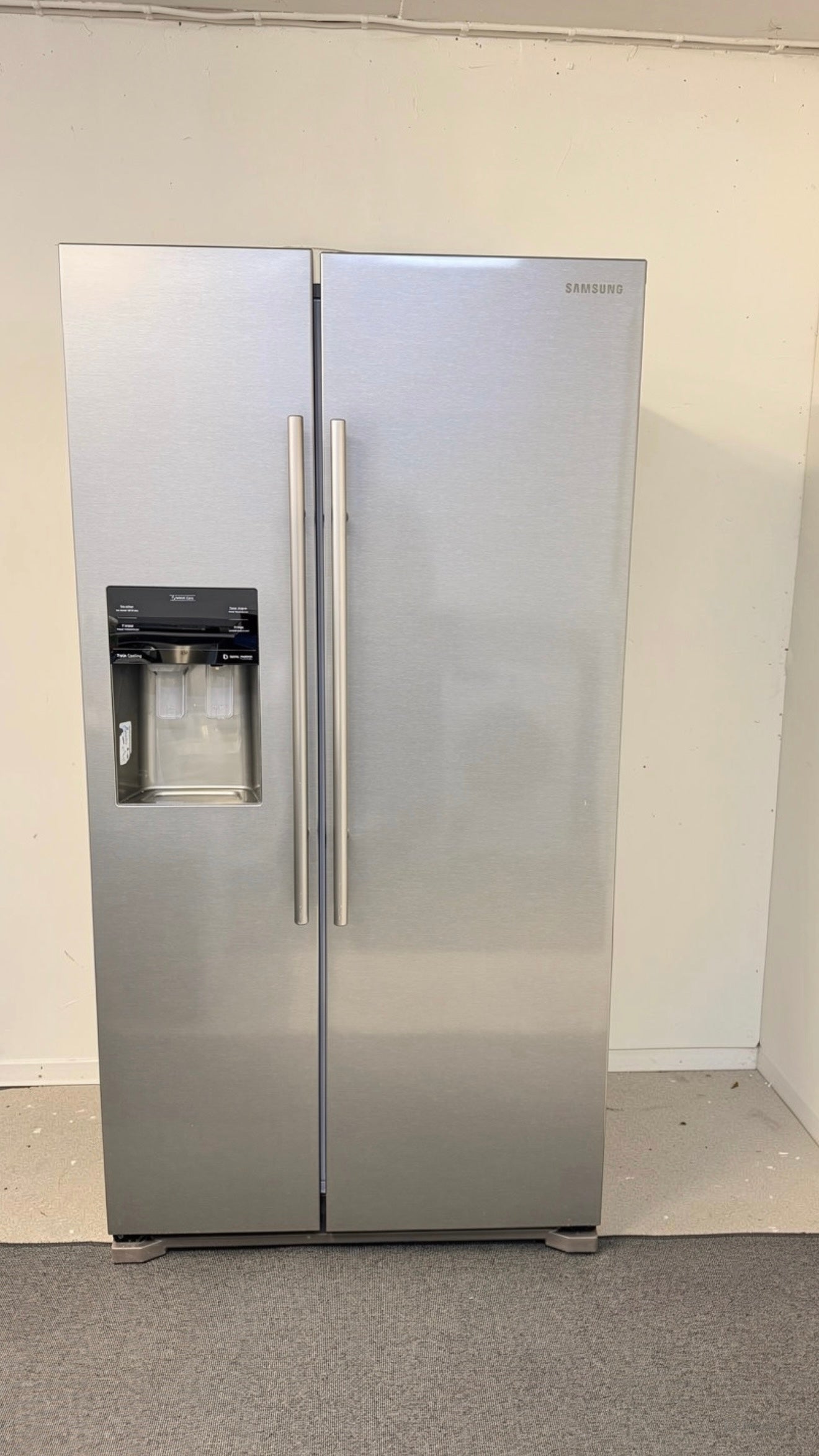 Samsung RS53K4400SA – Rymlig Side-by-Side kyl/frys med modern design